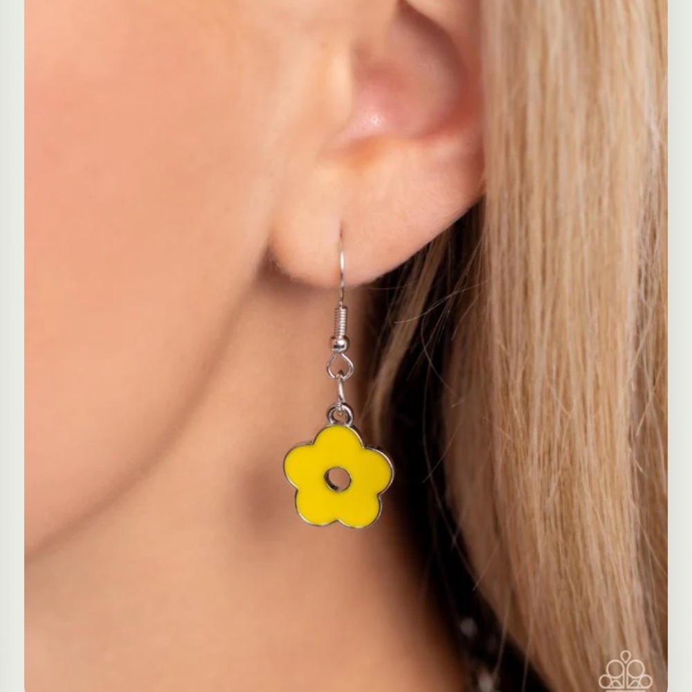 🌼🤗🌼 “CARTOON COUTURE” YELLOW NECKLACE WITH FREE EARRINGS ~ PAPARAZZI❗️ 🌼🤗🌼 - Picture 3 of 5